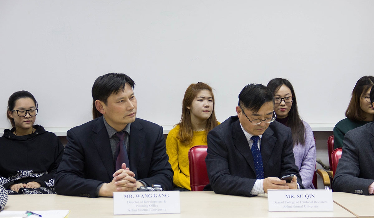 Leaders of Minin University and Anhui Pedagogical University (PRC) Open a Chinese Language Department