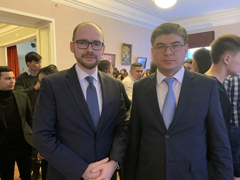 Minin university took part in a round table conference where participants discussed cooperation of the Nizhny Novgorod region and the Republic of Uzbekistan
