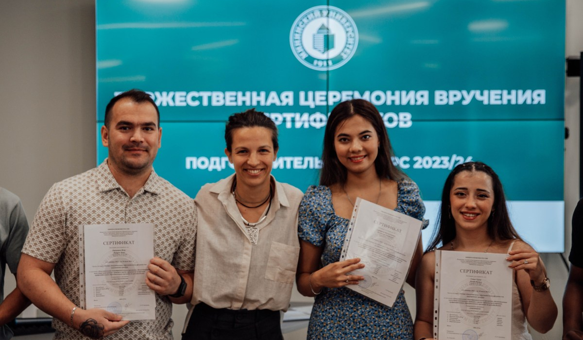 Foreign students of Minin University receive Certificates on completion of the Preparatory Course