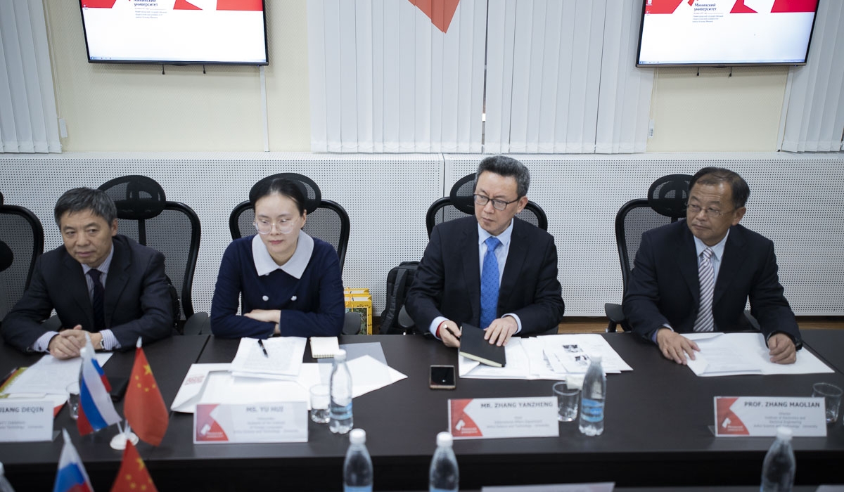 The Delegation from Anhui University of Science and Technology (China) paid a visit to Minin University