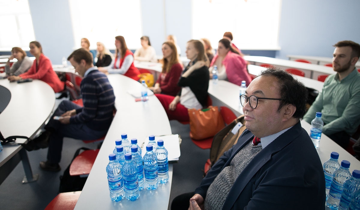 Delegation from The Education University of Hong Kong Hosts Professional Development Training for Educators at Minin University