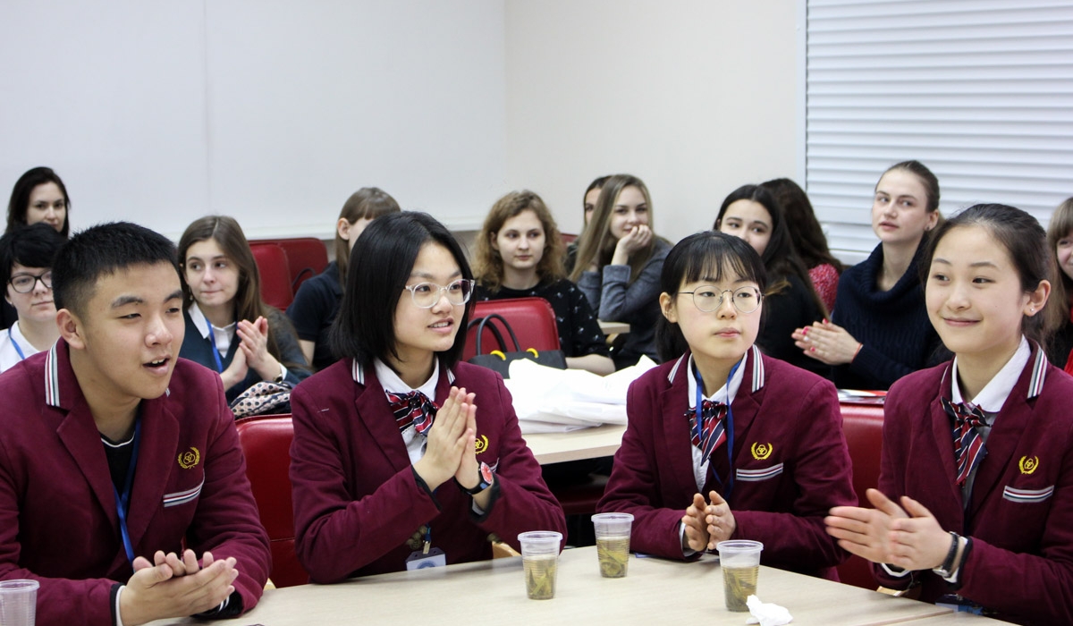 Schoolchildren from China visited the School of Intercultural Communication organized by Minin University