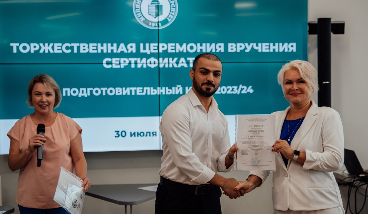 Foreign students of Minin University receive Certificates on completion of the Preparatory Course