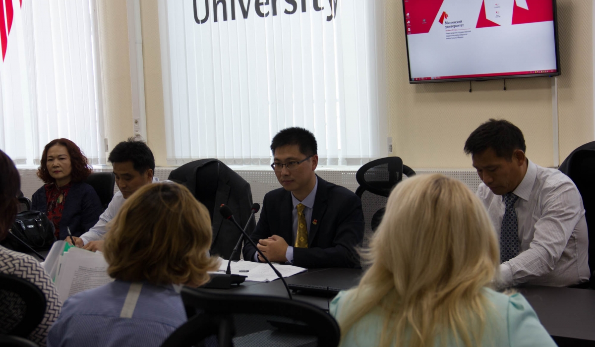 Physical education teachers and students from Anhui University visit Minin University