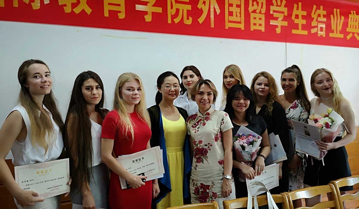 Minin University graduates, participants of the double degree program, have successfully presented their diploma theses