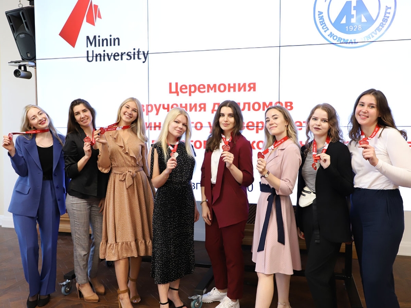 The first group of students who participated in the dual degree program has graduated in Minin University
