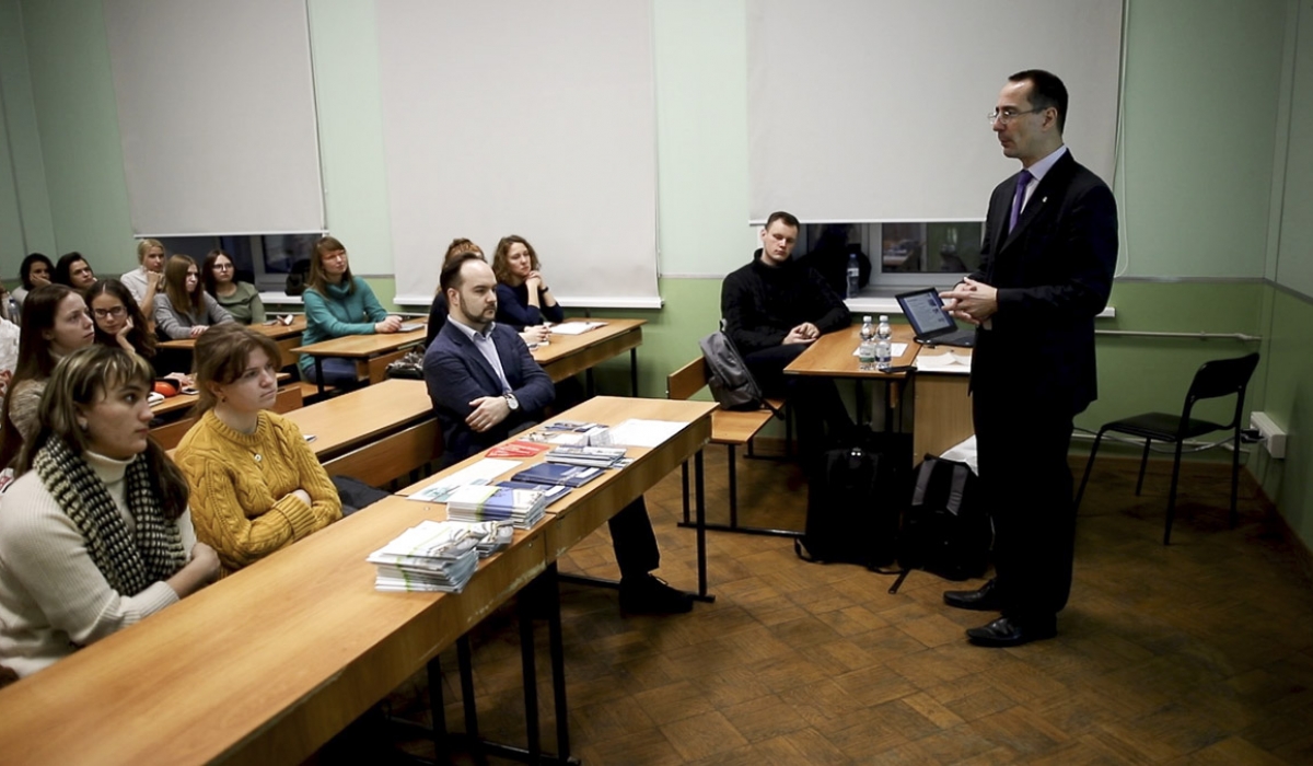 Distinctive Features of modeling of international scientific career were discussed at Minin University