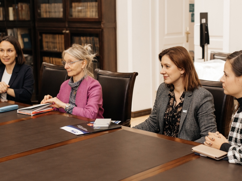 On September 24, Minin university authorities held a meeting with a German delegation that included Ms. Elena Resch and Ms. Barbara Lachhein. On September 24, Minin university authorities held a meeting with a German delegation that included Ms. Elena Resch and Ms. Barbara Lachhein.