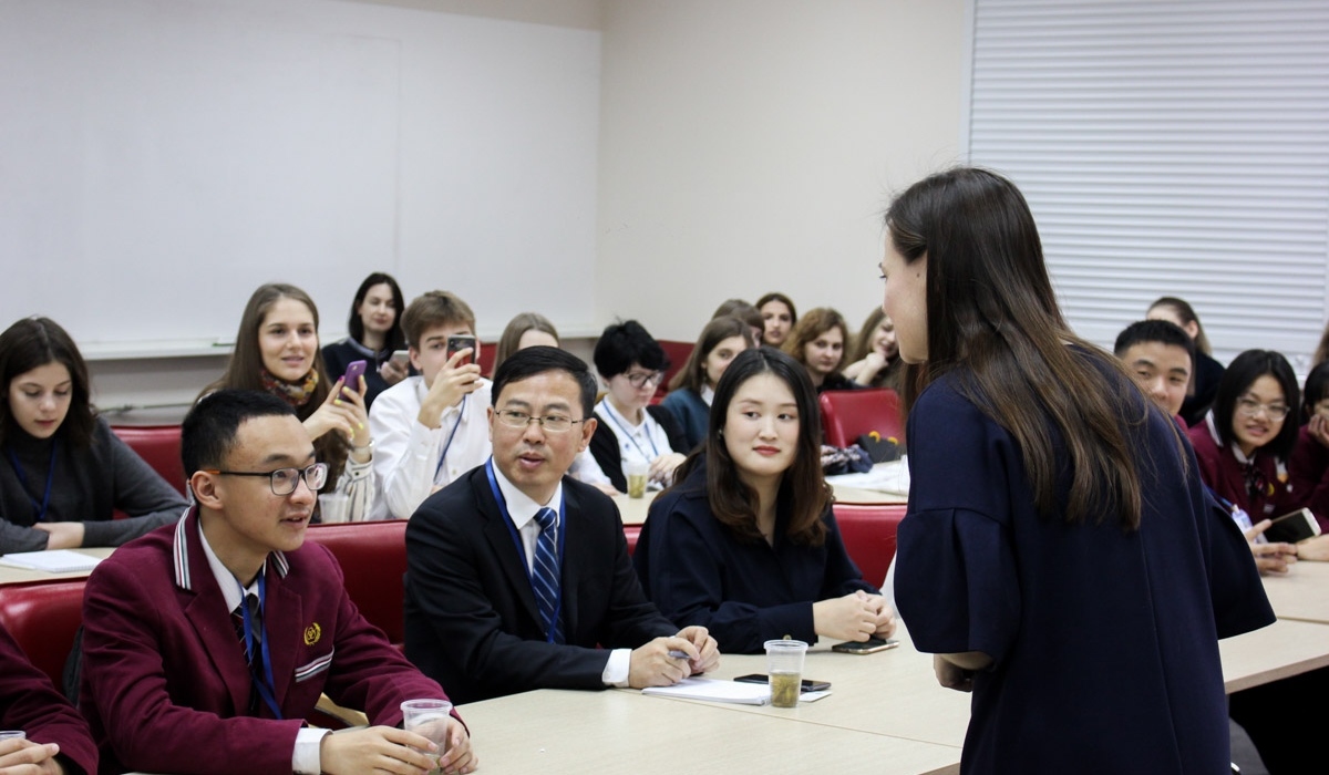 Schoolchildren from China visited the School of Intercultural Communication organized by Minin University