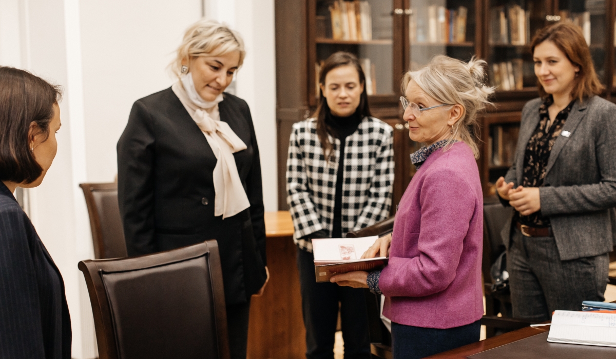 On September 24, Minin university authorities held a meeting with a German delegation that included Ms. Elena Resch and Ms. Barbara Lachhein.