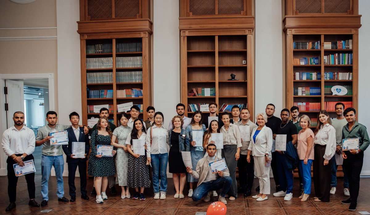 Foreign students of Minin University receive Certificates on completion of the Preparatory Course